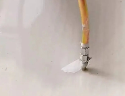 石首瓷砖空鼓维修公司专业解答在瓷砖铺贴过程中，如果使用的砂料过粗（如全部使用了粗砂），可能会导致以下问题